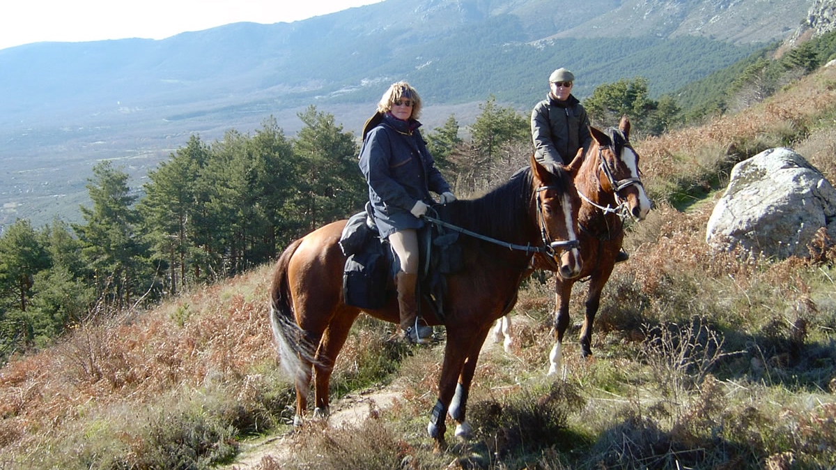 El equipo del jinete de rutas en oto&ntilde;o: preparado para un d&iacute;a&hellip; o para varios